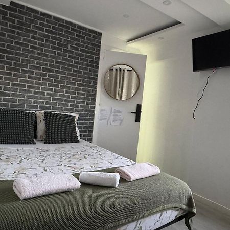 Airport Room Lisbona Esterno foto